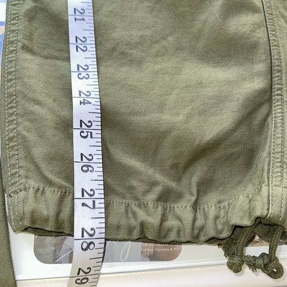 TNA Aritzia Green Cargo Pant⭐️ - Picture 11 of 13